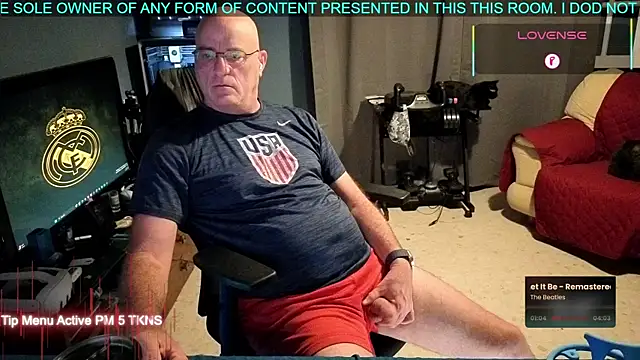 Snapshot of Pilot_Dave_69 chatting on 09/27/25, 04:50 Pilot Dave 69 online show from 09/27/25, 04:50