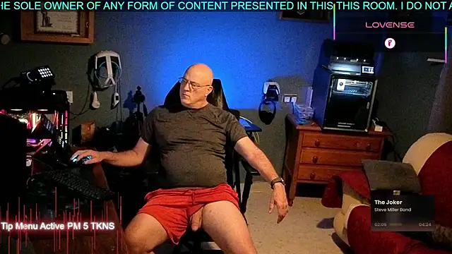 Snapshot of Pilot_Dave_69 chatting on 10/03/25, 06:27 Pilot Dave 69 online show from 10/03/25, 06:27