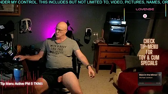 Snapshot of Pilot_Dave_69 chatting on 10/06/25, 04:32 Pilot Dave 69 online show from 10/06/25, 04:32