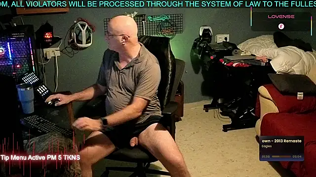 Snapshot of Pilot_Dave_69 chatting on 10/26/25, 05:24 Pilot Dave 69 online show from 10/26/25, 05:24