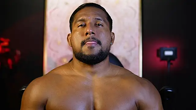 Snapshot of CallumMuscle chatting on 10/17/25, 05:37 CallumMuscle online show from 10/17/25, 05:37