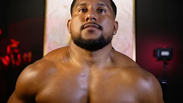 Snapshot of CallumMuscle chatting on 10/19/25, 05:13 CallumMuscle online show from 10/19/25, 05:13