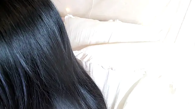 Snapshot of _yuki_chan chatting on 12/27/24, 04:43 yuki chan online show from 12/27/24, 04:43