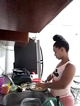 Snapshot of evafoxs chatting on 12/12/24, 03:21 evafoxs online show from 12/12/24, 03:21