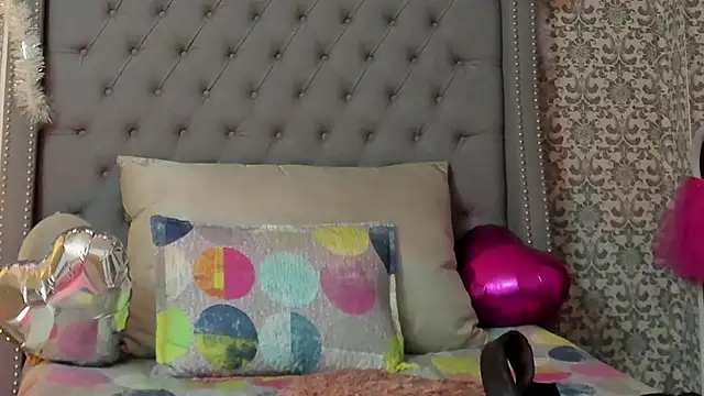 Snapshot of evafoxs chatting on 12/15/24, 03:24 evafoxs online show from 12/15/24, 03:24