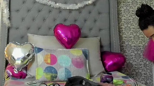 Snapshot of evafoxs chatting on 12/15/24, 06:40 evafoxs online show from 12/15/24, 06:40