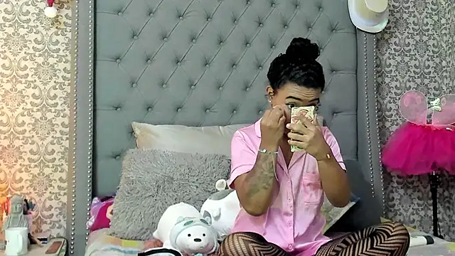 Snapshot of evafoxs chatting on 01/16/25, 12:02 evafoxs online show from 01/16/25, 12:02