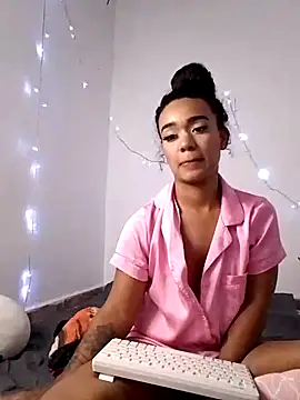 Snapshot of evafoxs chatting on 02/05/25, 04:37 evafoxs online show from 02/05/25, 04:37