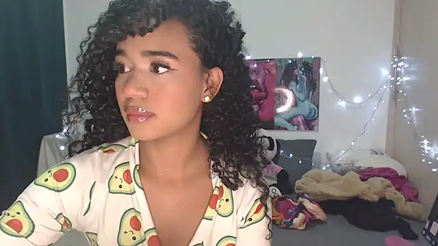 Snapshot of evafoxs chatting on 03/04/25, 01:01 evafoxs online show from 03/04/25, 01:01