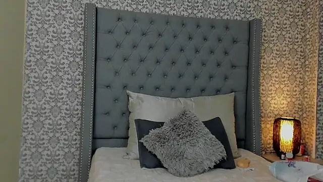 Snapshot of evafoxs chatting on 03/11/25, 01:01 evafoxs online show from 03/11/25, 01:01