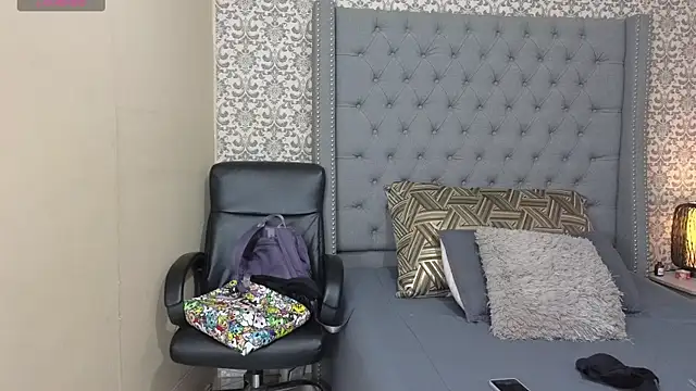 Snapshot of evafoxs chatting on 03/20/25, 03:04 evafoxs online show from 03/20/25, 03:04