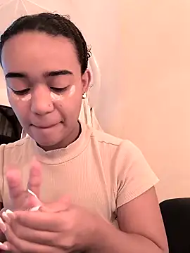 Snapshot of evafoxs chatting on 10/10/25, 06:07 evafoxs online show from 10/10/25, 06:07