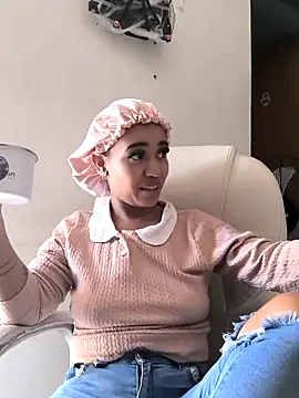 Snapshot of evafoxs chatting on 10/17/25, 08:11 evafoxs online show from 10/17/25, 08:11