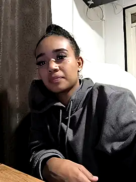 Snapshot of evafoxs chatting on 10/24/25, 05:59 evafoxs online show from 10/24/25, 05:59