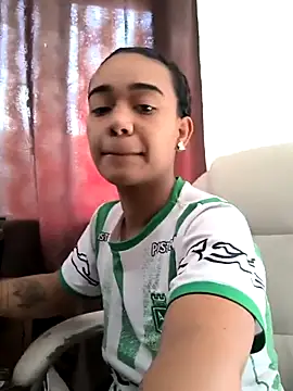 Snapshot of evafoxs chatting on 10/26/25, 04:13 evafoxs online show from 10/26/25, 04:13