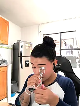 Snapshot of evafoxs chatting on 10/27/25, 04:22 evafoxs online show from 10/27/25, 04:22