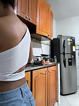 Snapshot of evafoxs chatting on 10/29/25, 12:57 evafoxs online show from 10/29/25, 12:57