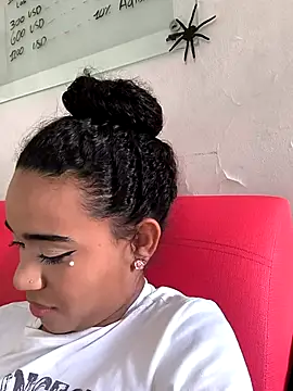 Snapshot of evafoxs chatting on 11/01/25, 09:28 evafoxs online show from 11/01/25, 09:28