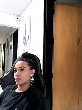 Snapshot of evafoxs chatting on 11/05/25, 04:01 evafoxs online show from 11/05/25, 04:01