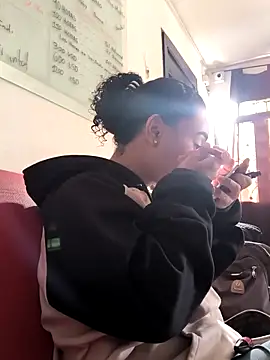 Snapshot of evafoxs chatting on 11/20/25, 12:27 evafoxs online show from 11/20/25, 12:27