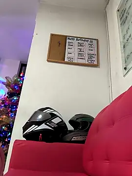 Snapshot of evafoxs chatting on 12/14/25, 12:16 evafoxs online show from 12/14/25, 12:16