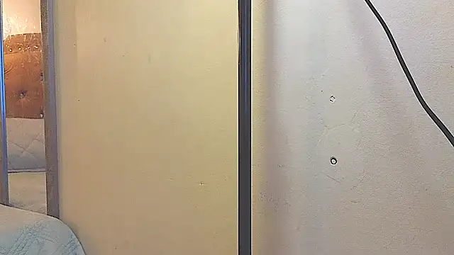 Snapshot of evafoxs chatting on 12/15/25, 10:36 evafoxs online show from 12/15/25, 10:36