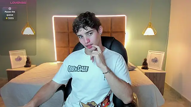 AlejooTwink online show from 11/18/25, 04:55