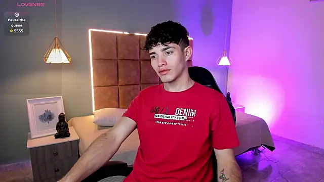 AlejooTwink online show from 05/18/26, 03:13