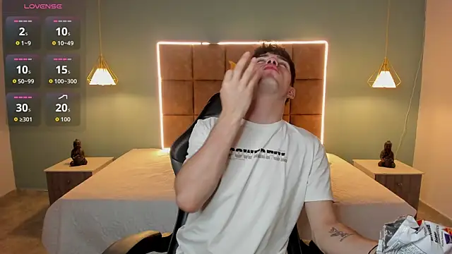AlejooTwink online show from 06/11/26, 01:16