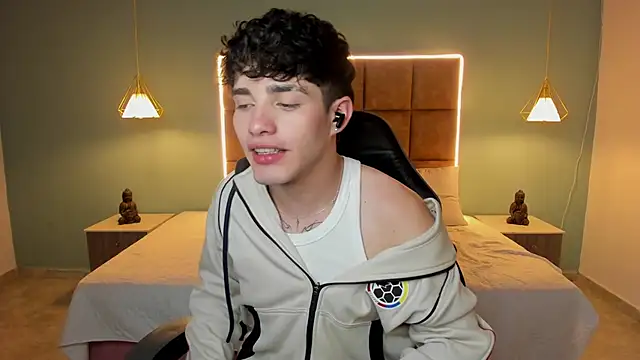 AlejooTwink online show from 06/12/26, 03:38