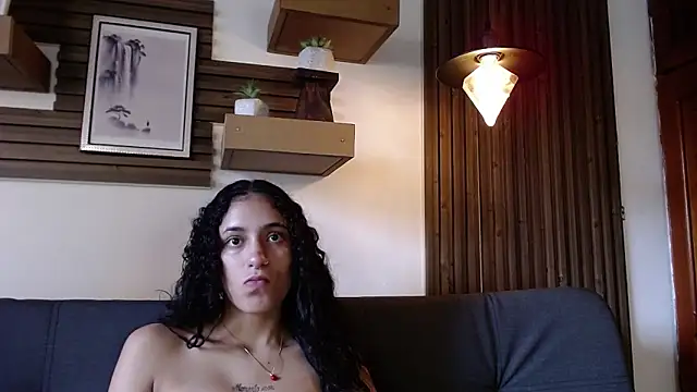 Snapshot of Layla_707 chatting on 11/15/25, 08:38 Layla 707 online show from 11/15/25, 08:38