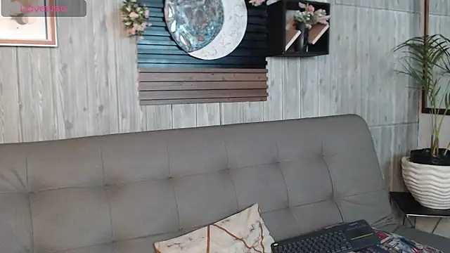 Snapshot of Layla_707 chatting on 11/28/25, 09:06 Layla 707 online show from 11/28/25, 09:06