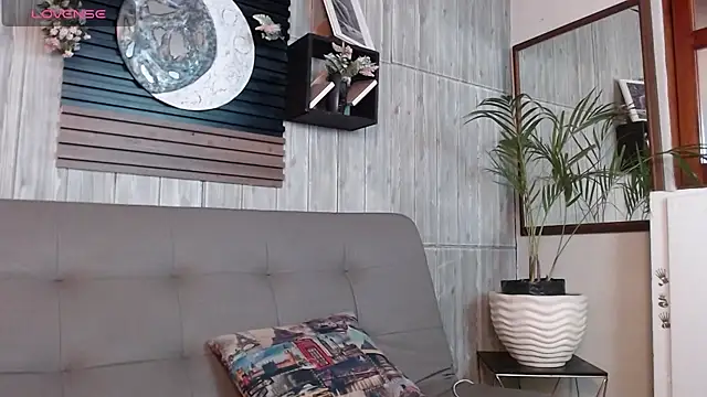 Snapshot of Layla_707 chatting on 11/29/25, 10:13 Layla 707 online show from 11/29/25, 10:13