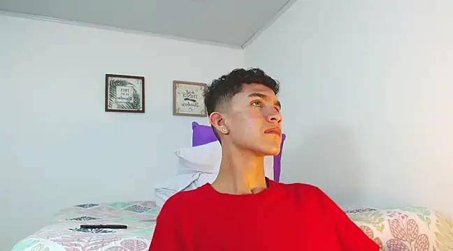 Noah tyler  online show from 12/04/24, 01:14