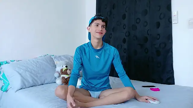 Snapshot of Noah_tyler_ chatting on 11/22/25, 05:45 Noah tyler online show from 11/22/25, 05:45