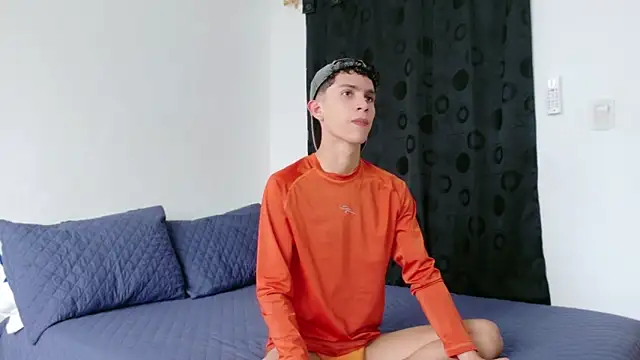 Snapshot of Noah_tyler_ chatting on 11/26/25, 05:36 Noah tyler online show from 11/26/25, 05:36