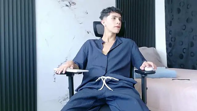 Snapshot of Noah_tyler_ chatting on 12/05/25, 05:42 Noah tyler online show from 12/05/25, 05:42