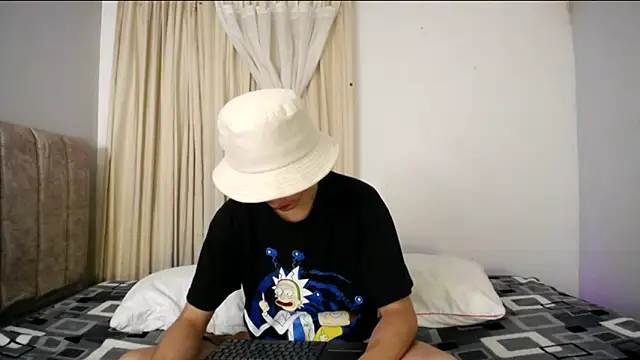 Snapshot of Yellowpokemon23 chatting on 04/01/26, 09:34 Yellowpokemon23 online show from 04/01/26, 09:34