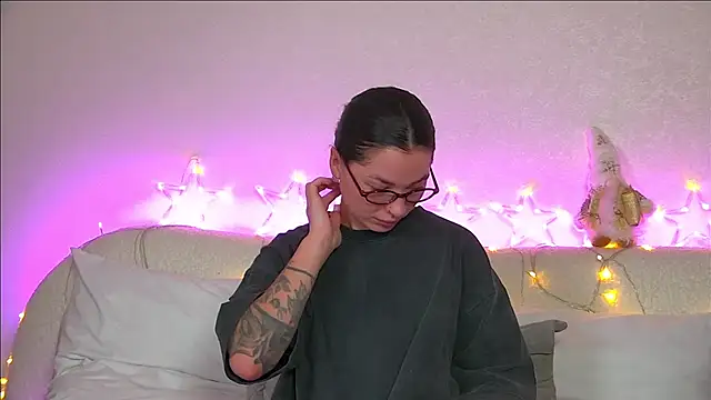 AlexandraBloom online show from 12/18/24, 04:09