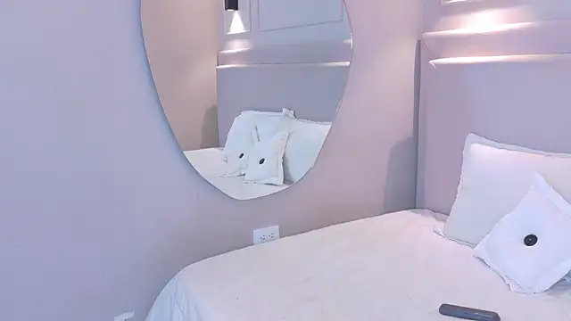 Snapshot of AnabelleRay chatting on 12/13/25, 07:53 AnabelleRay online show from 12/13/25, 07:53