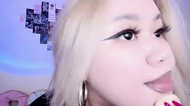 Snapshot of amelia_sunlight chatting on 12/04/24, 04:43 amelia sunlight online show from 12/04/24, 04:43