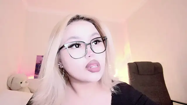 Snapshot of amelia_sunlight chatting on 12/19/24, 01:07 amelia sunlight online show from 12/19/24, 01:07