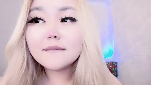 Snapshot of amelia_sunlight chatting on 12/23/24, 02:13 amelia sunlight online show from 12/23/24, 02:13