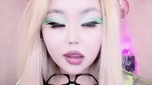 Snapshot of amelia_sunlight chatting on 02/17/25, 12:32 amelia sunlight online show from 02/17/25, 12:32