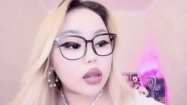 Snapshot of amelia_sunlight chatting on 02/19/25, 01:08 amelia sunlight online show from 02/19/25, 01:08