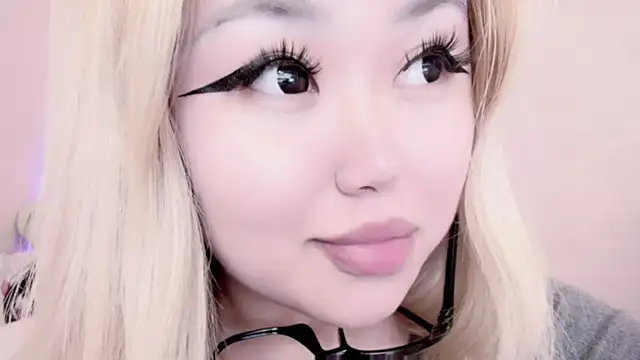 Snapshot of amelia_sunlight chatting on 02/22/25, 03:23 amelia sunlight online show from 02/22/25, 03:23