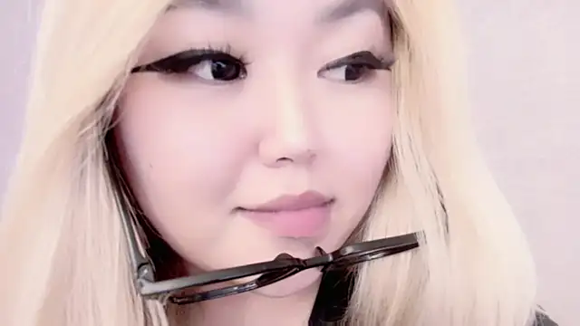 Snapshot of amelia_sunlight chatting on 02/26/25, 03:32 amelia sunlight online show from 02/26/25, 03:32