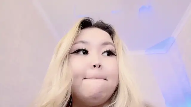 Snapshot of amelia_sunlight chatting on 02/27/25, 03:47 amelia sunlight online show from 02/27/25, 03:47