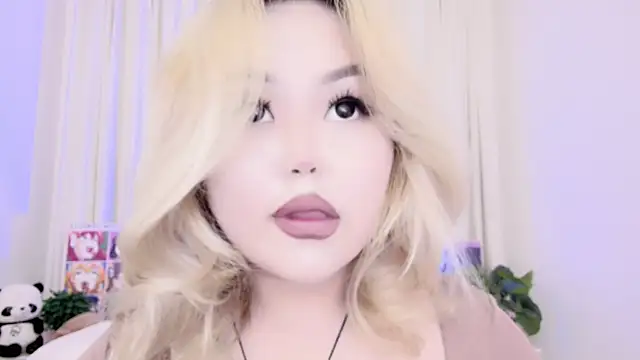 Snapshot of amelia_sunlight chatting on 03/17/25, 01:14 amelia sunlight online show from 03/17/25, 01:14