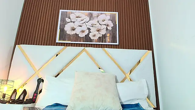 Snapshot of Slut_Milf_ chatting on 10/29/25, 07:48 Slut Milf  online show from 10/29/25, 07:48